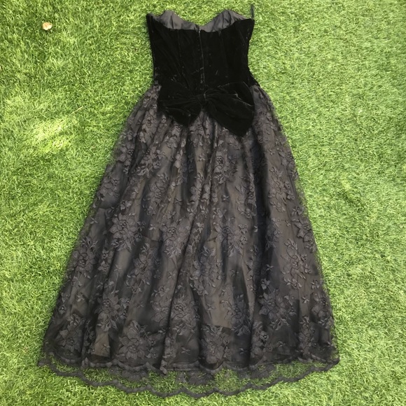 Vintage Black Gothic Velvet and Lace Strapless Dress Goth Halloween - Picture 9 of 12